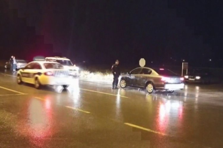 Sivas-Kayseri karayolu sel nedeniyle trafiğe kapatıldı