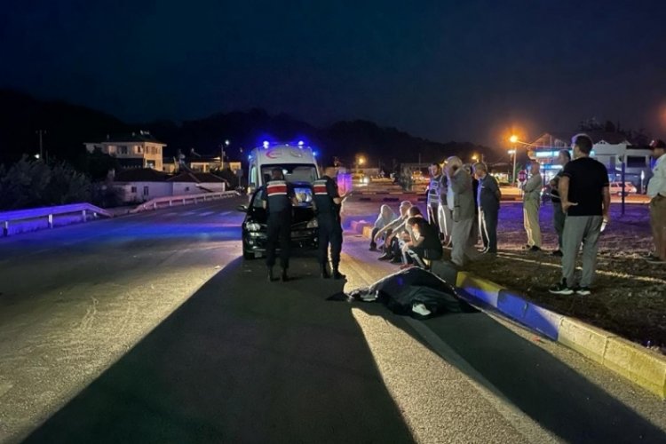 Otomobilin &ccedil;arptığı kadın hayatını kaybetti