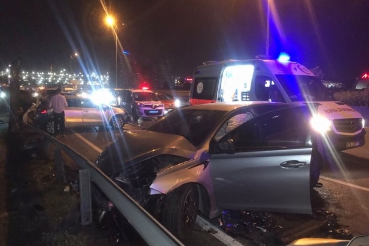 3 araca &ccedil;arpıp, 7 kişiyi yaralayıp ka&ccedil;tı