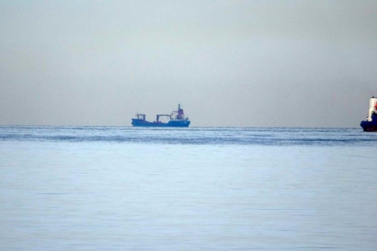 &Ccedil;anakkale Boğazı'nda arıza yapan gemi &ccedil;ekildi