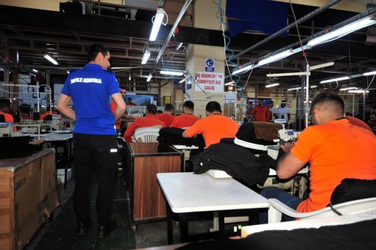 Bursa'da infaz ve koruma memurlarının &uuml;niformaları mahkumlardan