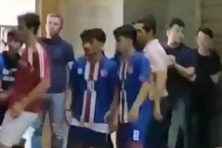 Bursa'da saha boks ringine d&ouml;nd&uuml;, &ouml;ğrenciler birbirine girdi