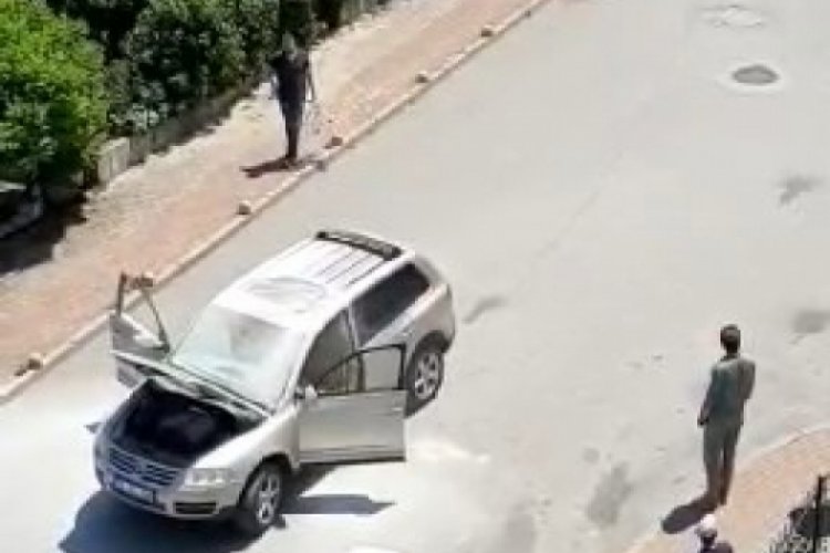 Bursa'da seyir halindeki otomobil alev aldı
