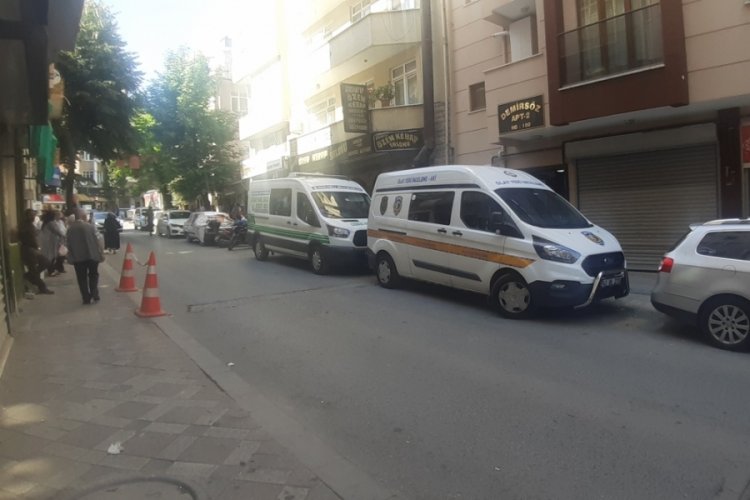 70 yaşındaki adam evinde silahla vurulmuş halde &ouml;l&uuml; bulundu