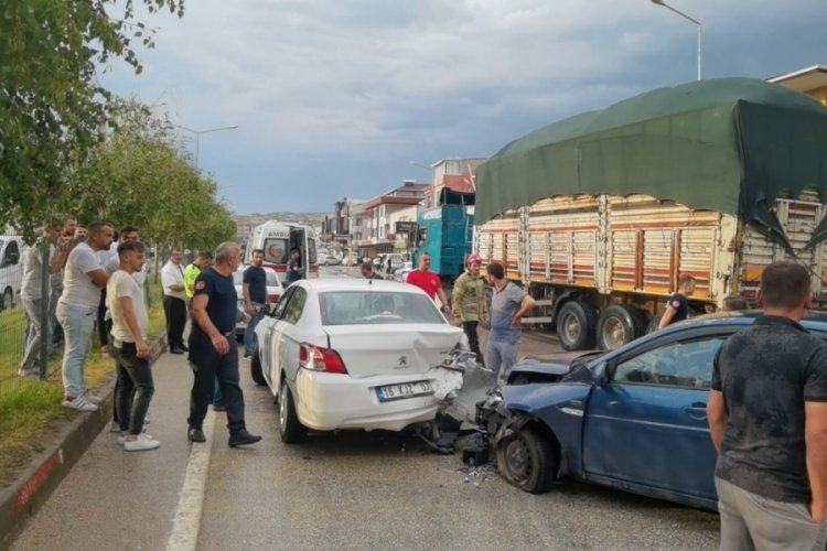 Bursa'da zincirleme kaza: 2'si &ccedil;ocuk 8 yaralı
