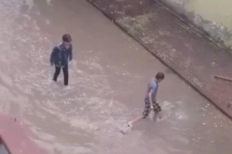 Bursa'yı &ouml;nce hortum, sonra sağanak vurdu