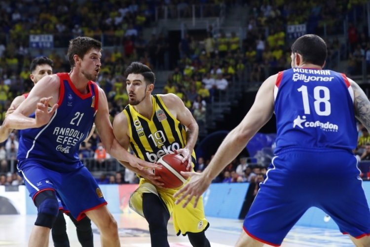 Fenerbah&ccedil;e Beko ile Anadolu Efes arasındaki 3. ma&ccedil; yarın