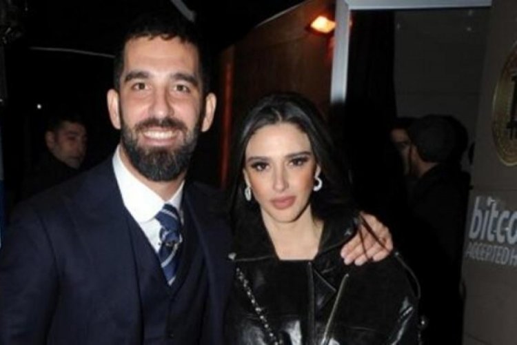 Arda Turan ailesiyle tatil sezonunu a&ccedil;tı