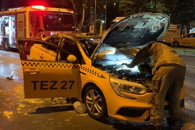 İstanbul'da ticari taksi alev alev yandı