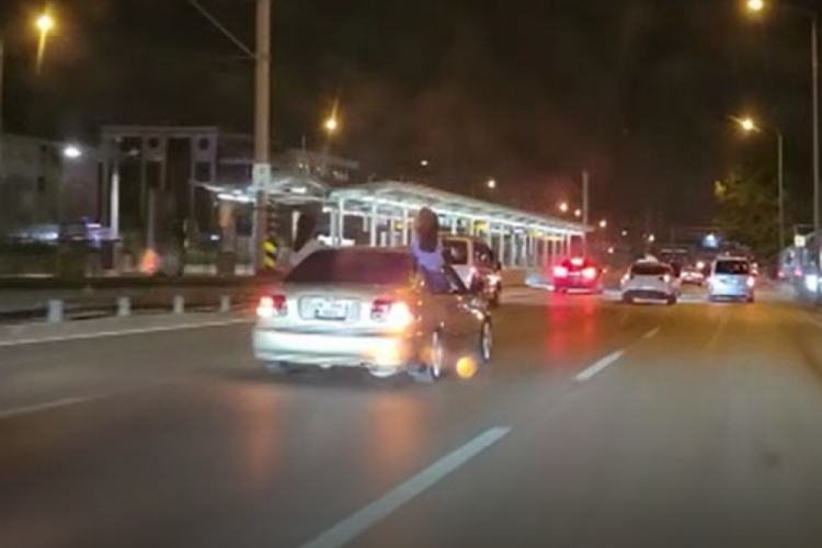 Bursa'da asker uğurlamasında bilindik g&ouml;r&uuml;nt&uuml;ler