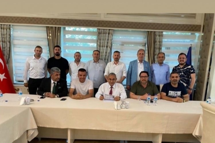 G&uuml;ld&uuml;ren ve Has K&uuml;tahyaspor'la s&ouml;zleşme tazeledi