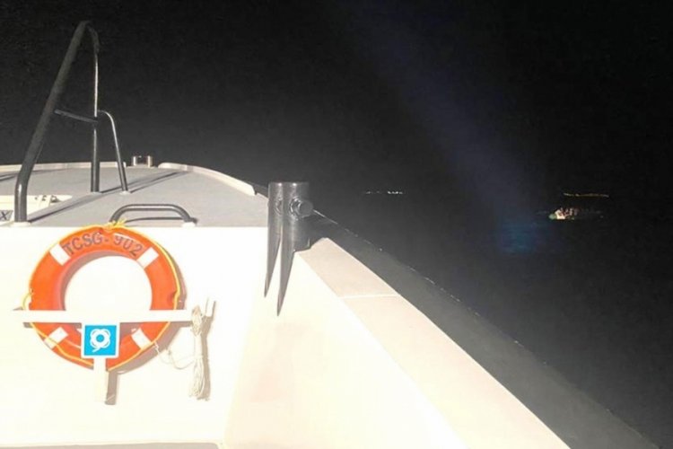 İzmir a&ccedil;ıklarında 44 g&ouml;&ccedil;men kurtarıldı