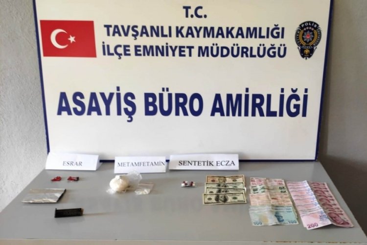 "Dur" ihtarına uymayan ara&ccedil;ta uyuşturucu ele ge&ccedil;irildi