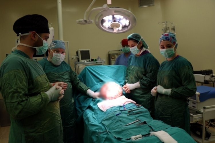 Ameliyatta 40 yıllık doktoru şaşkına &ccedil;eviren olay