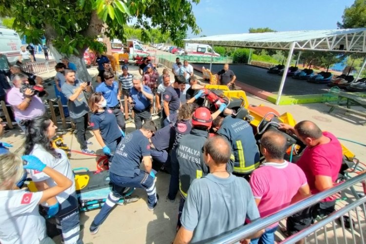 Lunaparkta salıncak platformdan &ccedil;ıktı, 3 &ccedil;ocuk yaralandı