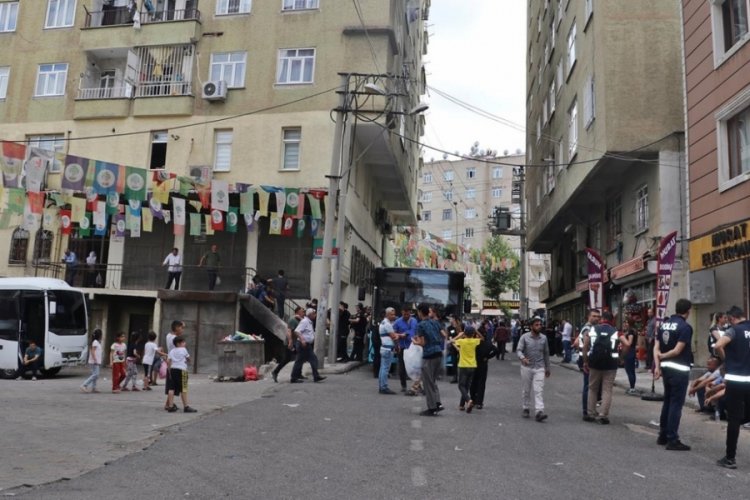 PKK lehine slogan atan 12 zanlı g&ouml;zaltına alındı