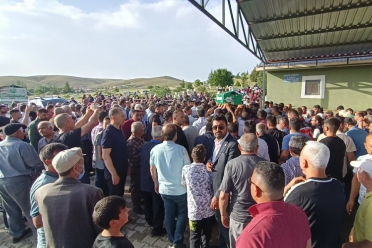 Elleri bağlanıp nehre atılan Hasan'ın 77 g&uuml;n sonra bulunan cansız bedeni, toprağa verildi