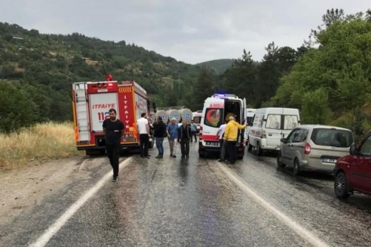Balıkesir'de facia: 8 &ouml;l&uuml;, 3'&uuml; ağır 10 yaralı! Bakan Koca'dan a&ccedil;ıklama