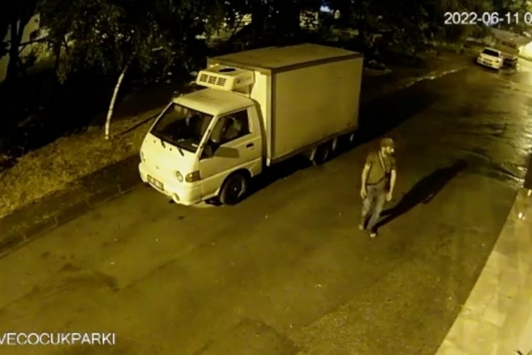Bursa'da a&ccedil;ılışa hazırlanan dernek binasını soydular