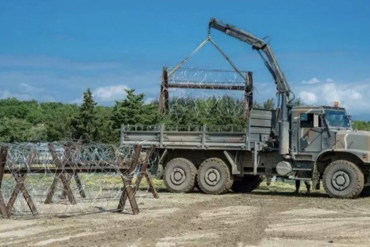 T&uuml;rkiye sınırında hareketlilik: Yunanistan, Meri&ccedil; Nehri kıyısına hendek kazıyor