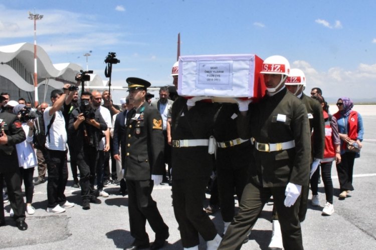 Şehit Uzman &Ccedil;avuş &Ouml;mer Yıldırım'ın cenazesi, memleketine getirildi