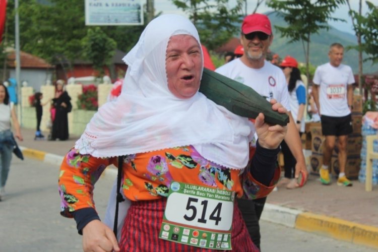 Kastamonu'da kadınlar temsili top mermisi taşıdı