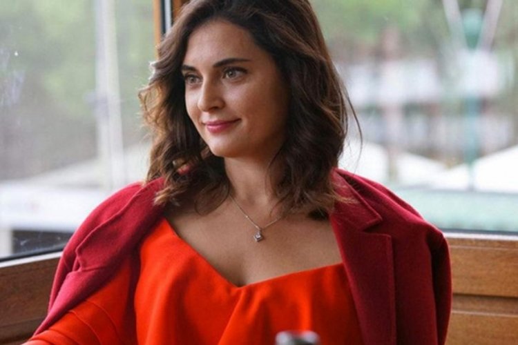 Aslıhan G&uuml;rb&uuml;z'&uuml;n tatil pozlarına yorum yağdı