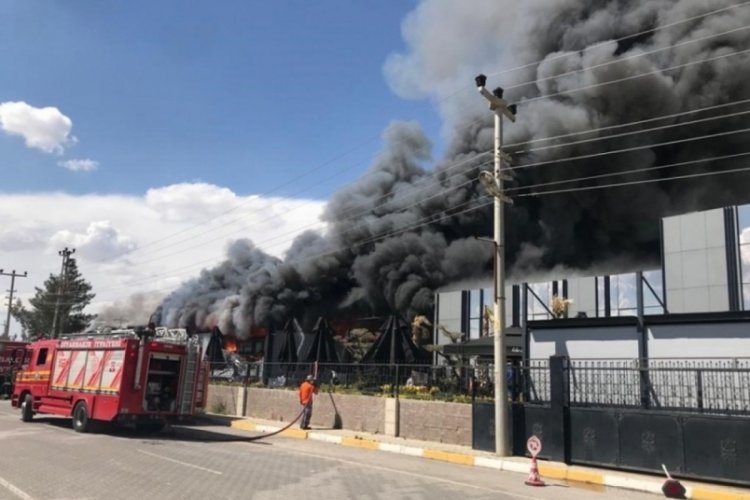 Diyarbakır'da kozmetik fabrikasında yangın