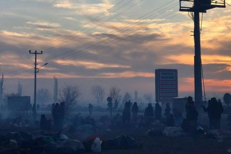 Yunan unsurları sınırda g&ouml;&ccedil;menlere ateş a&ccedil;tı