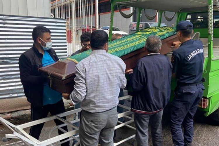 Arazide yıldırım &ccedil;arpan s&uuml;r&uuml; sahibi ve 6 ke&ccedil;isi &ouml;ld&uuml;