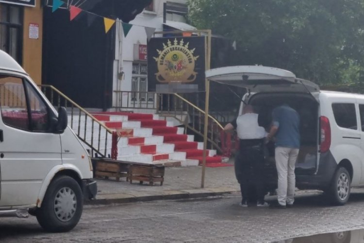 Annesini t&uuml;fekle yaralayan gen&ccedil; tutuklandı