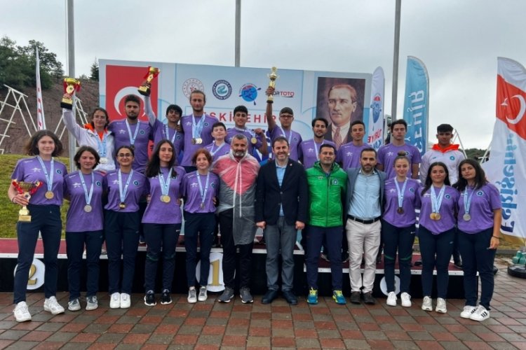 Bursa B&uuml;y&uuml;kşehir Belediyespor Kul&uuml;b&uuml; sporcuları, Eskişehir'den 4 kupa, 36 madalyayla d&ouml;nd&uuml;