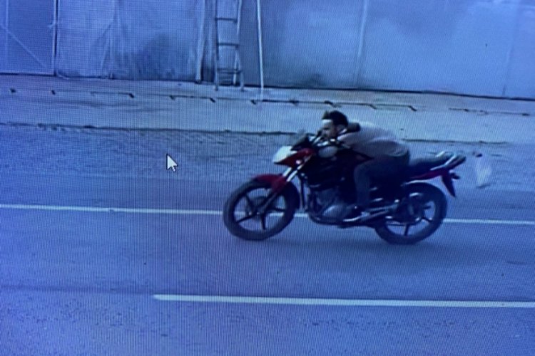 Bursa'da otomobille gelip 50 bin liralık motosikleti &ccedil;aldı