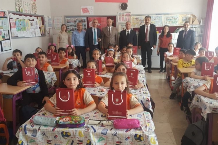 Sivas'ta &ouml;ğrencilere diş fır&ccedil;ası ve macunu dağıtıldı