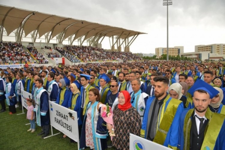 Ahi Evran &Uuml;niversitesi &ouml;ğrencileri mezun oldu