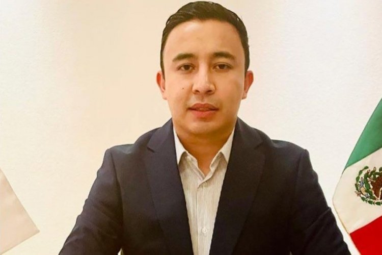 Meksikalı politikacıyı &uuml;zerine benzin d&ouml;k&uuml;p yaktılar