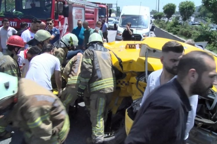 İstanbul'da zincirleme trafik kazası: 3 yaralı