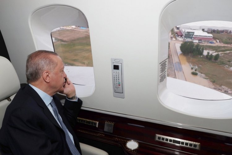 Cumhurbaşkanı Erdoğan selden etkilenen il&ccedil;eyi havadan inceledi