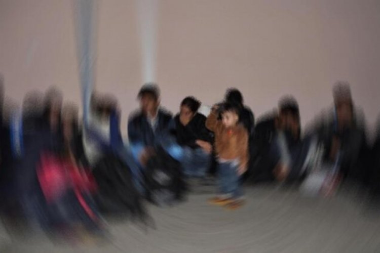 İstanbul Esenyurt'ta 3 bin 921 g&ouml;&ccedil;men yakalandı