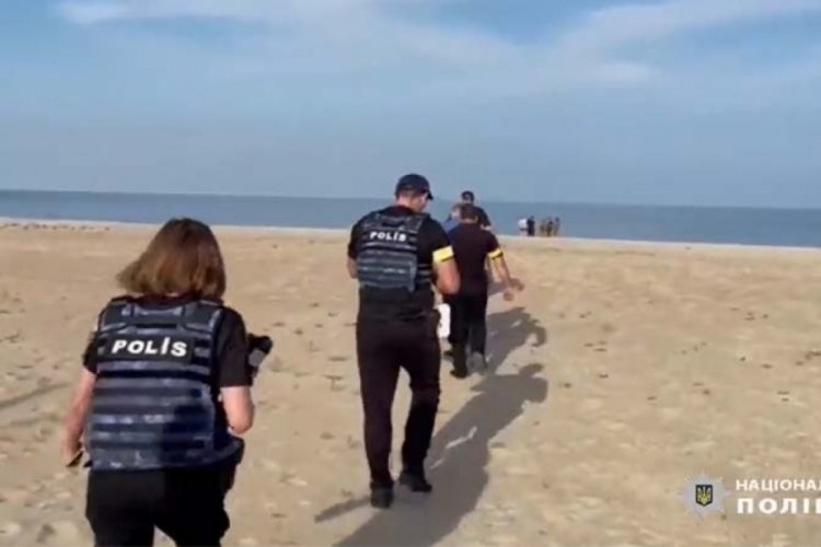 Uyarılara rağmen denize giren adam mayına &ccedil;arparak par&ccedil;alandı