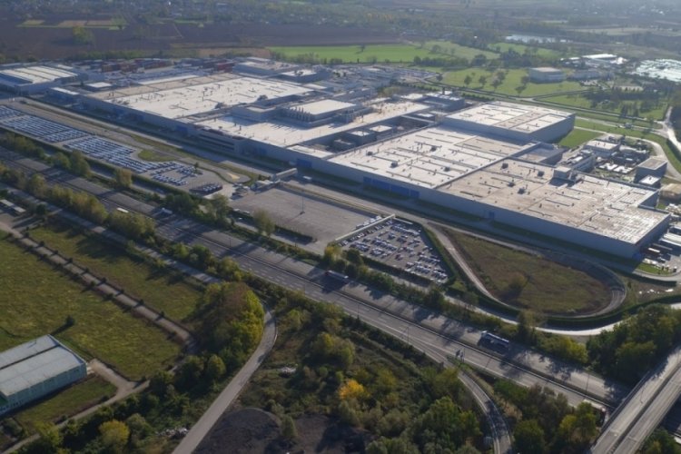 Toyota, T&uuml;rkiye'de &uuml;retime ara veriyor!