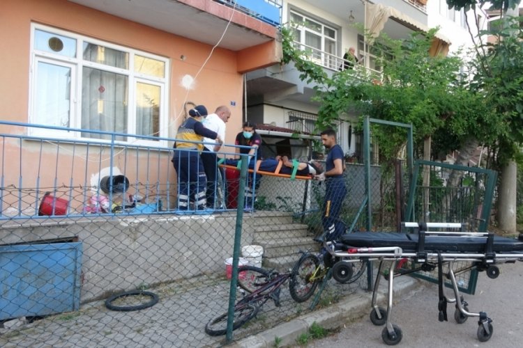 İki grup arasında silahlı bı&ccedil;aklı kavga: 3 yaralı