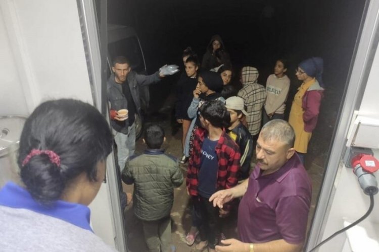 Manisa'da yağmur ve dolu hayatı olumsuz etkiledi