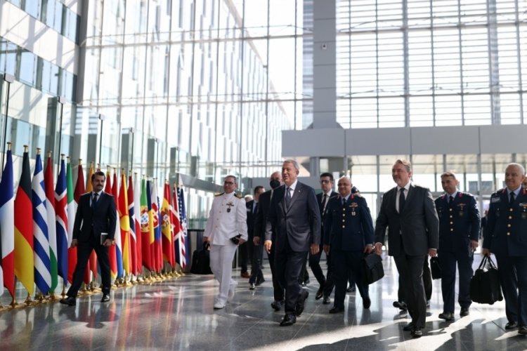 Bakan Hulusi Akar, NATO Karargahı'na geldi