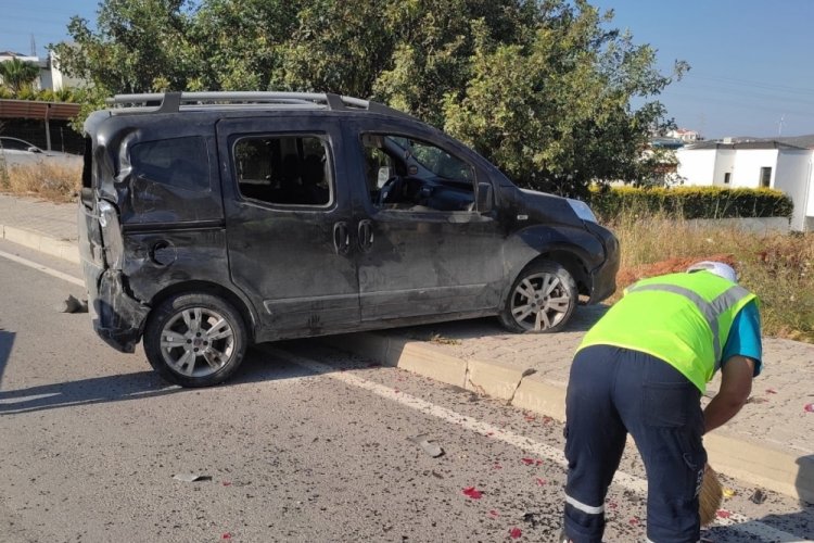 İzmir'de kaza 1 kişi &ouml;ld&uuml;,1 kişi ağır yaralandı