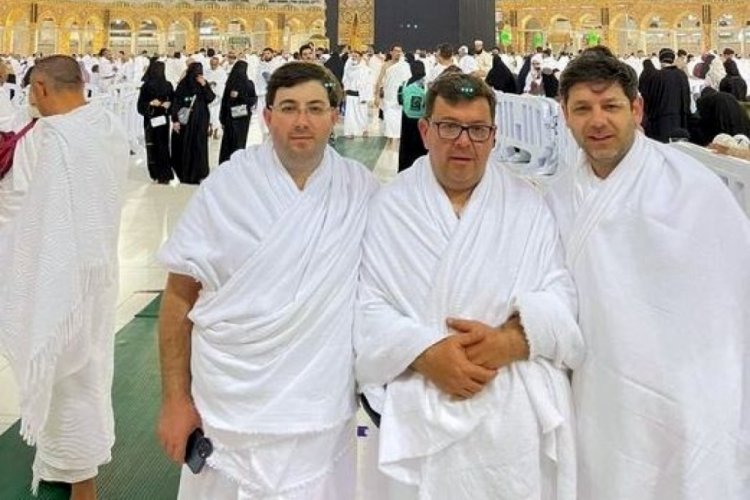 Bursa'nın ilk hac kafilesi, kutsal topraklara gitmek i&ccedil;in yola &ccedil;ıkıyor