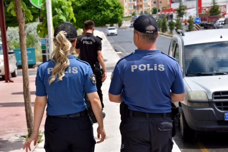 Okul &ccedil;evresinde polisler tarafından denetim yapıldı