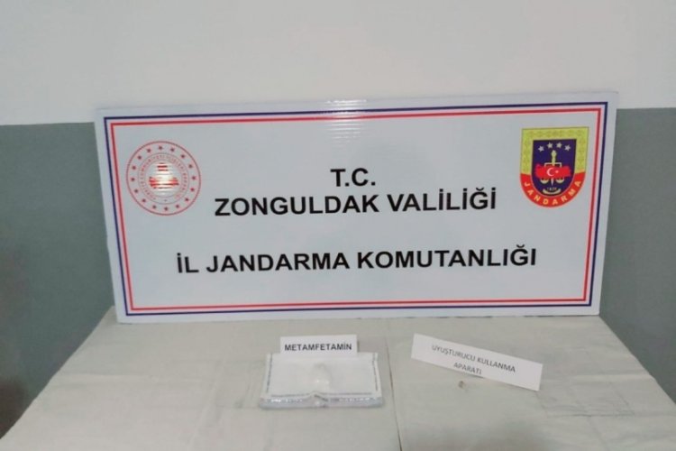 2 şahıs ara&ccedil;ta uyuşturucu ile yakalandı