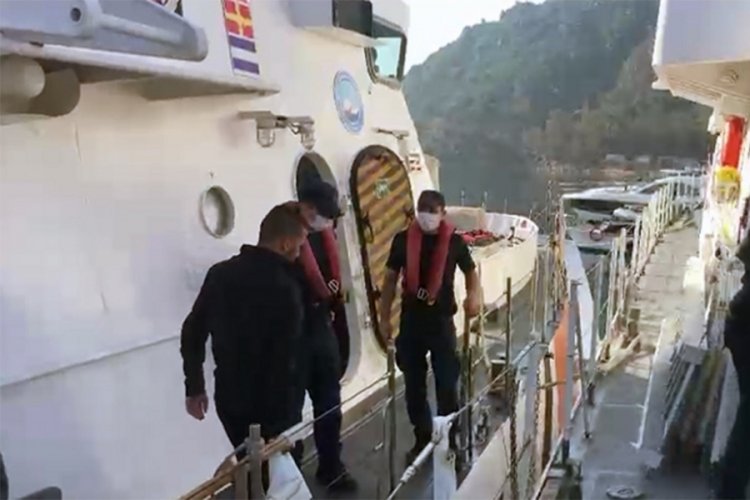G&ouml;&ccedil;menler yelkenli tekne ile ka&ccedil;mak isterken yakalandı