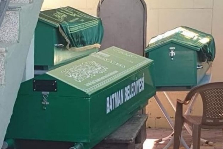 Polis memuru &ouml;ld&uuml;rd&uuml;ğ&uuml; eşi ve oğluyla yan yana toprağa verildi